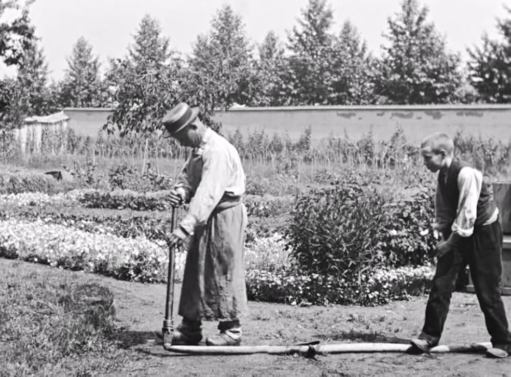 水をかけられた散水夫の画像