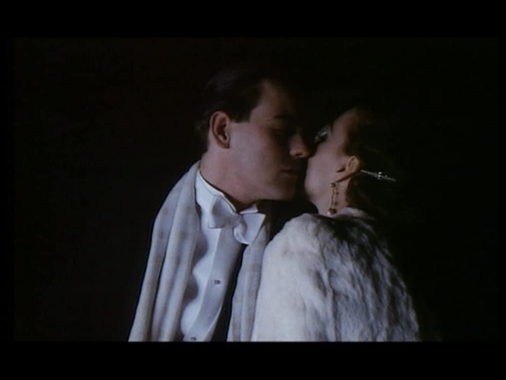 「ハンドフル・オブ・ダスト」クリスティン・スコット・トーマス & ルパート・グレイブスの画像