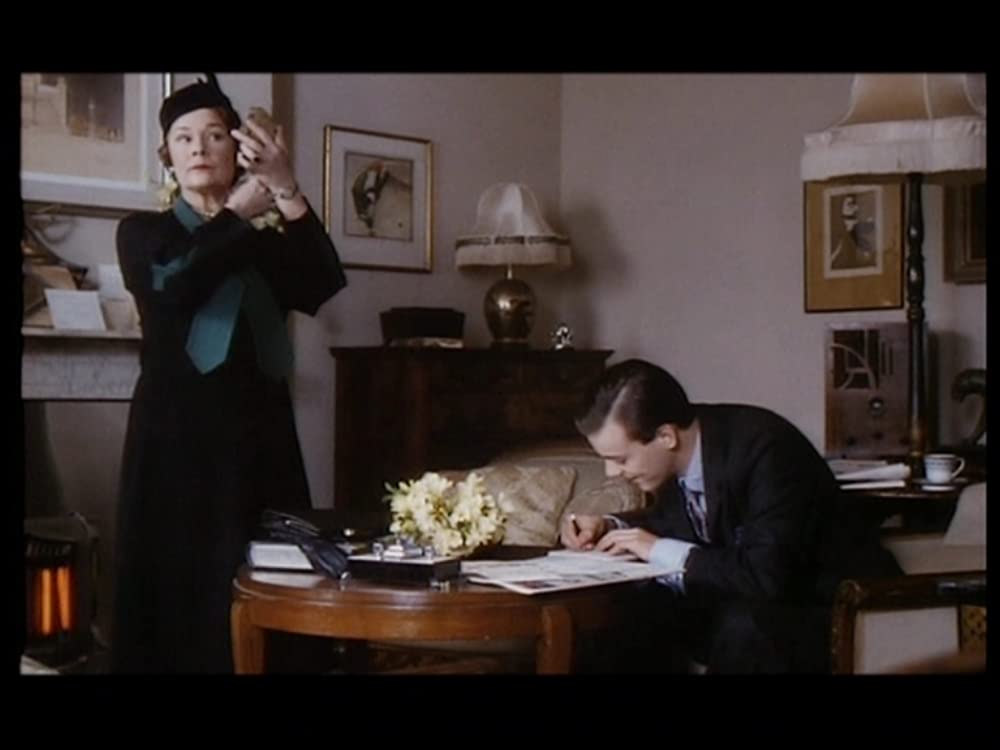 「ハンドフル・オブ・ダスト」ジュディ・デンチ & ルパート・グレイブスの画像