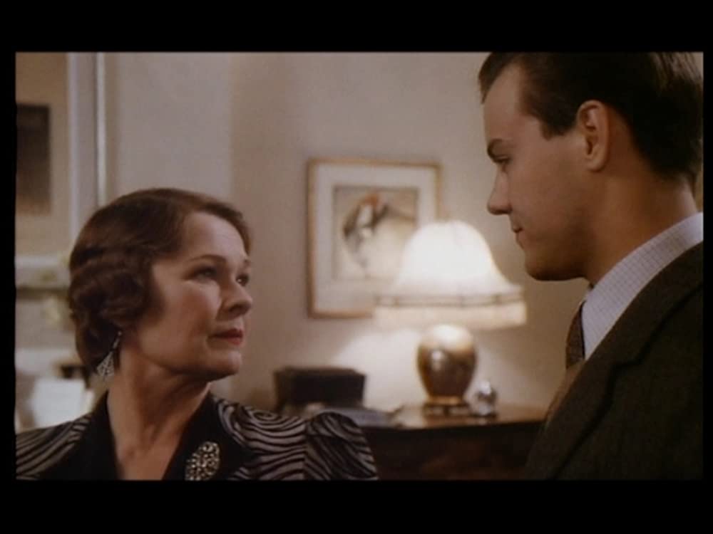 「ハンドフル・オブ・ダスト」ジュディ・デンチ & ルパート・グレイブスの画像