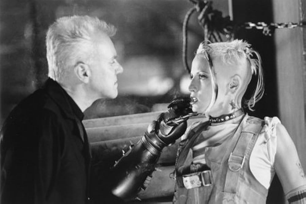 「タンク・ガール」マルコム・マクダウェル & ロリ・ペティの画像