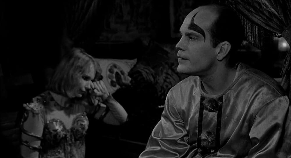 ウディ・アレンの影と霧の画像