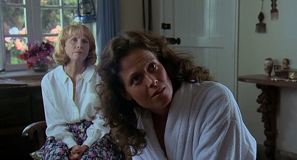 「愛は霧のかなたに」シガニー・ウィーバー & ジュリー・ハリスの画像