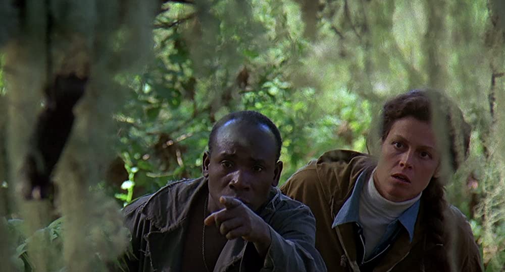 「愛は霧のかなたに」シガニー・ウィーバー & John Omirah Miluwiの画像