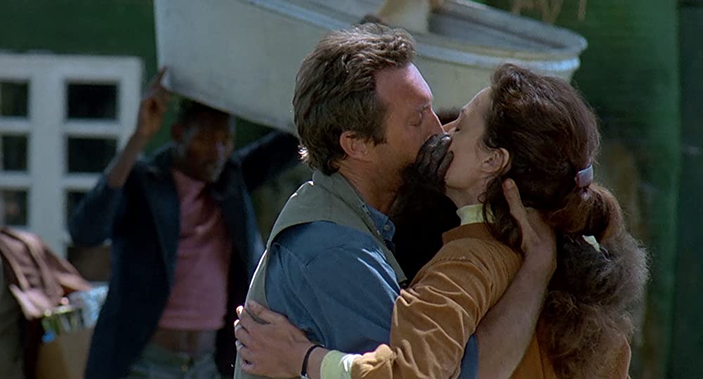 「愛は霧のかなたに」シガニー・ウィーバー & ブライアン・ブラウンの画像