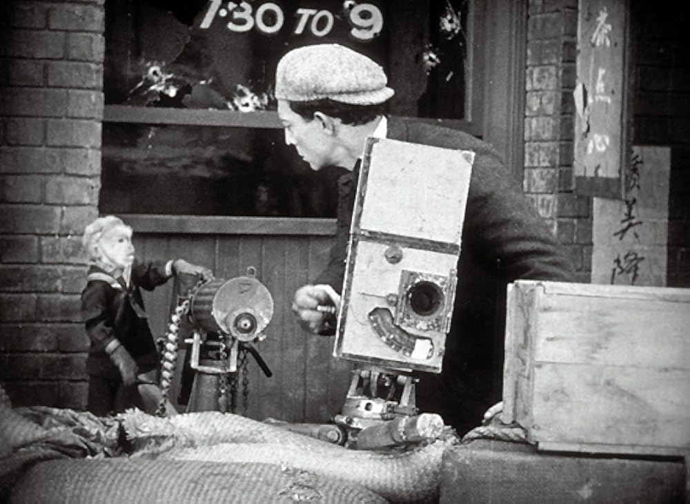 キートンのカメラマンの画像