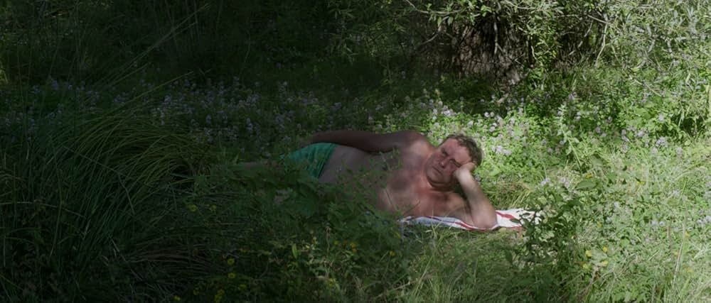 湖の見知らぬ男の画像