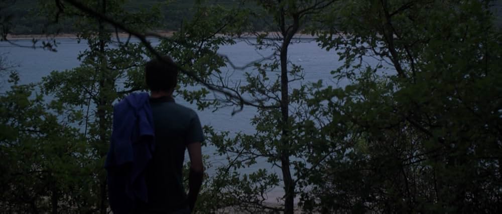 湖の見知らぬ男の画像