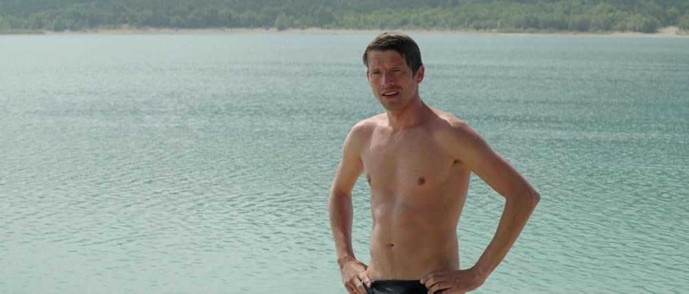 湖の見知らぬ男の画像