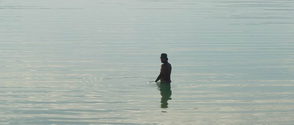 湖の見知らぬ男の画像
