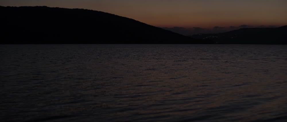 湖の見知らぬ男の画像