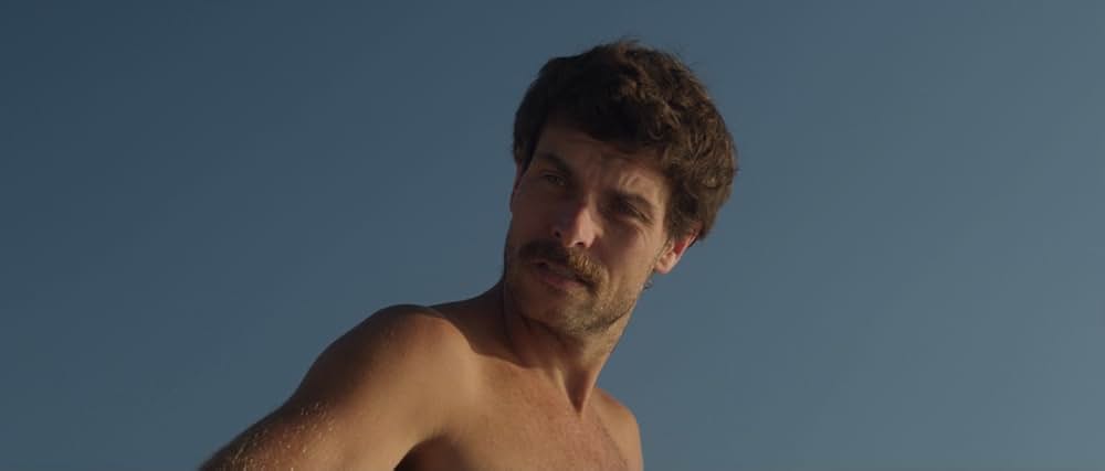 湖の見知らぬ男の画像