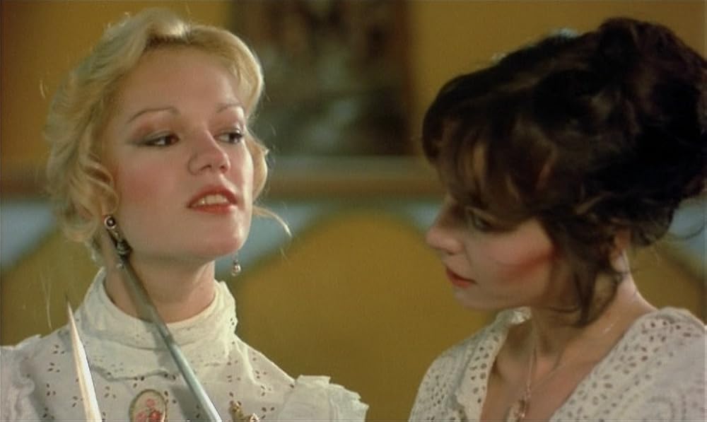 美女のうごめき／鮮血に染まる死霊の館の画像