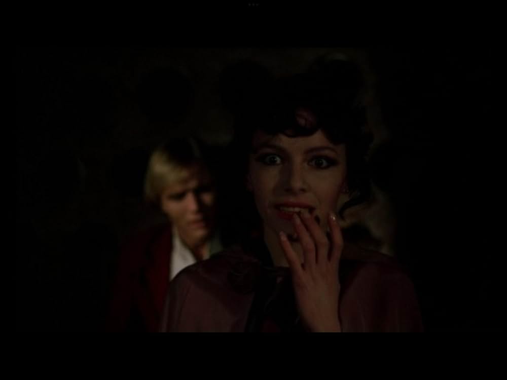 美女のうごめき／鮮血に染まる死霊の館の画像