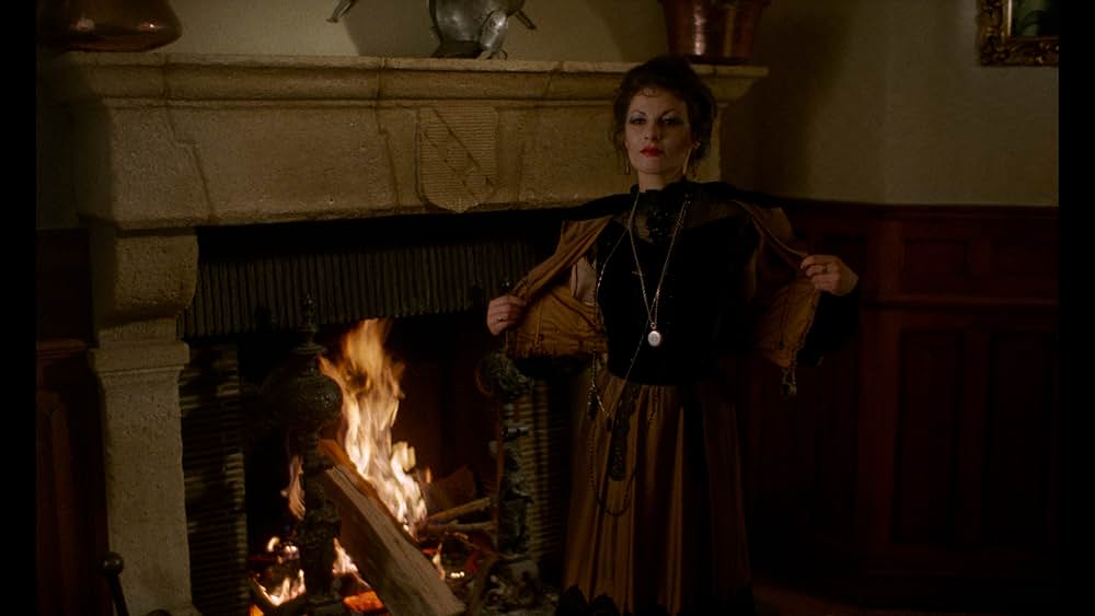 美女のうごめき／鮮血に染まる死霊の館の画像