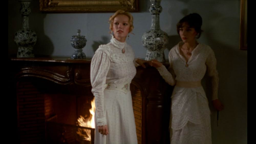 美女のうごめき／鮮血に染まる死霊の館の画像