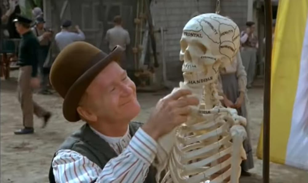 「ピートとドラゴン」レッド・バトンズの画像