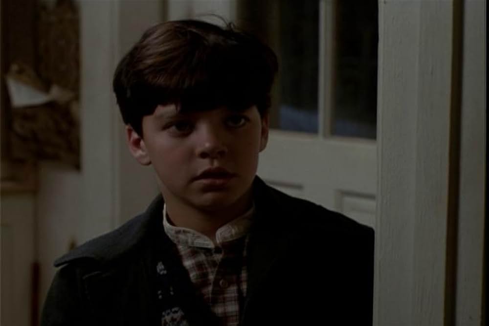 何かが道をやってくるの画像