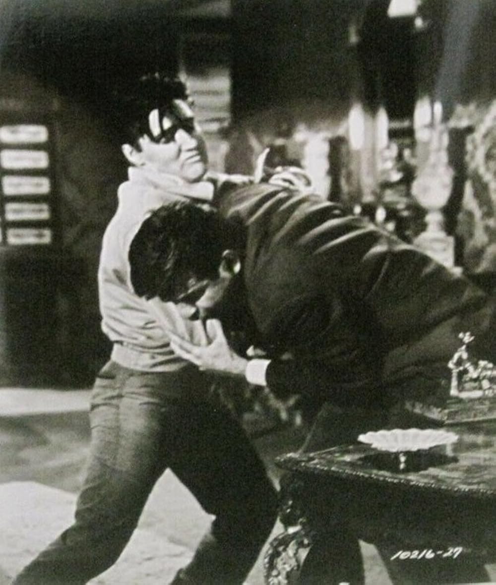 「闇に響く声」エルビス・プレスリー & ウォルター・マッソーの画像