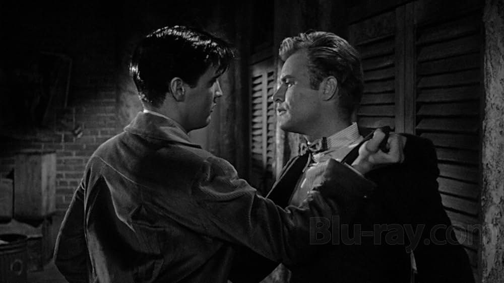 闇に響く声の画像