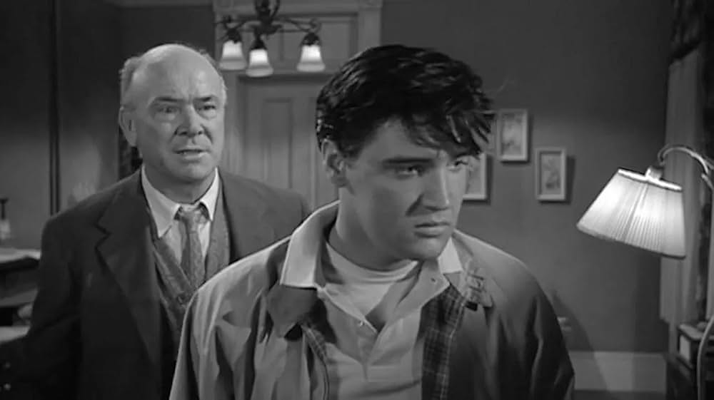 闇に響く声の画像