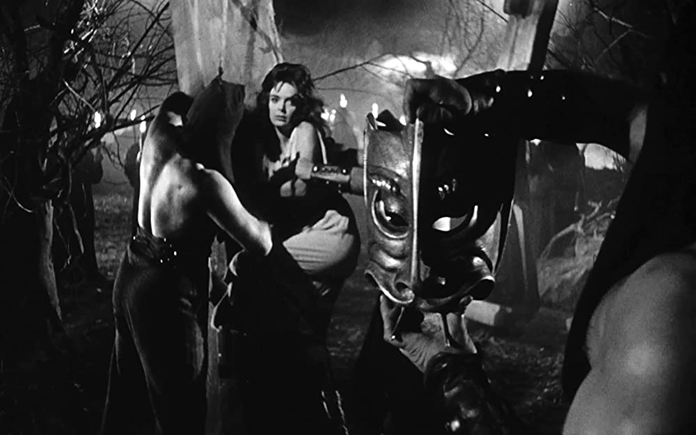 血ぬられた墓標の画像