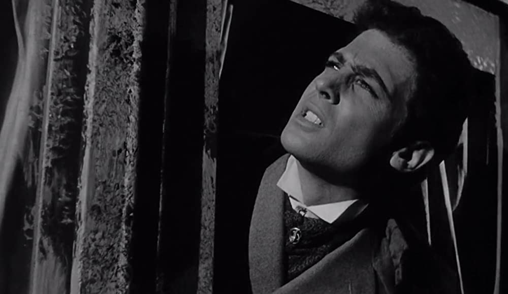 血ぬられた墓標の画像