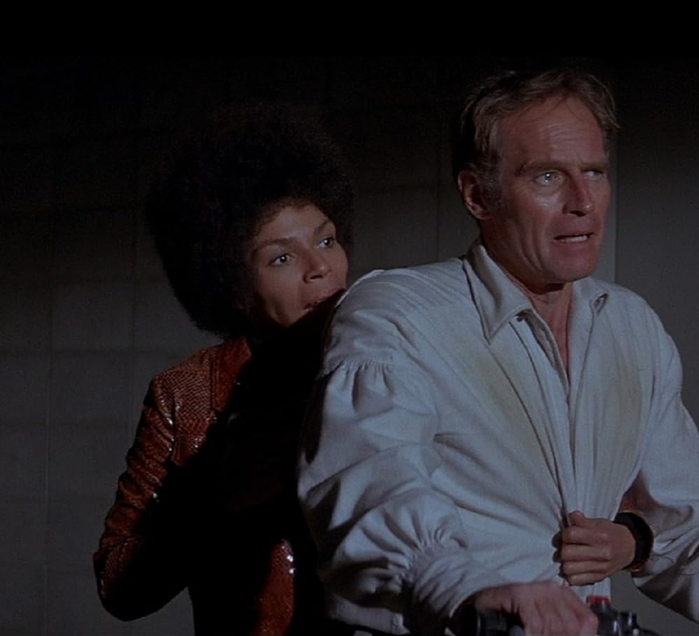 「地球最後の男 オメガマン」チャールトン・ヘストン & ロザリンド・キャッシュの画像