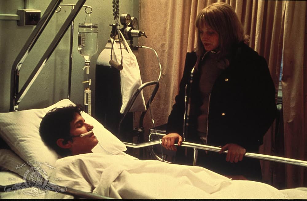 白い家の少女の画像