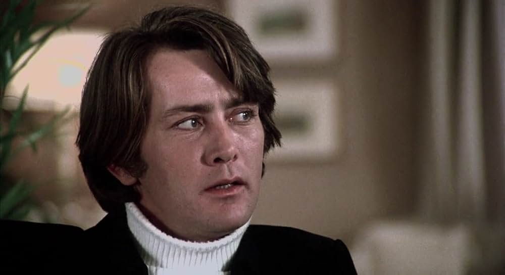 白い家の少女の画像