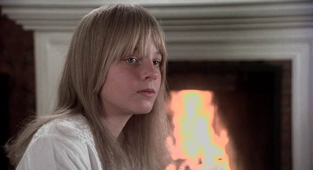 白い家の少女の画像