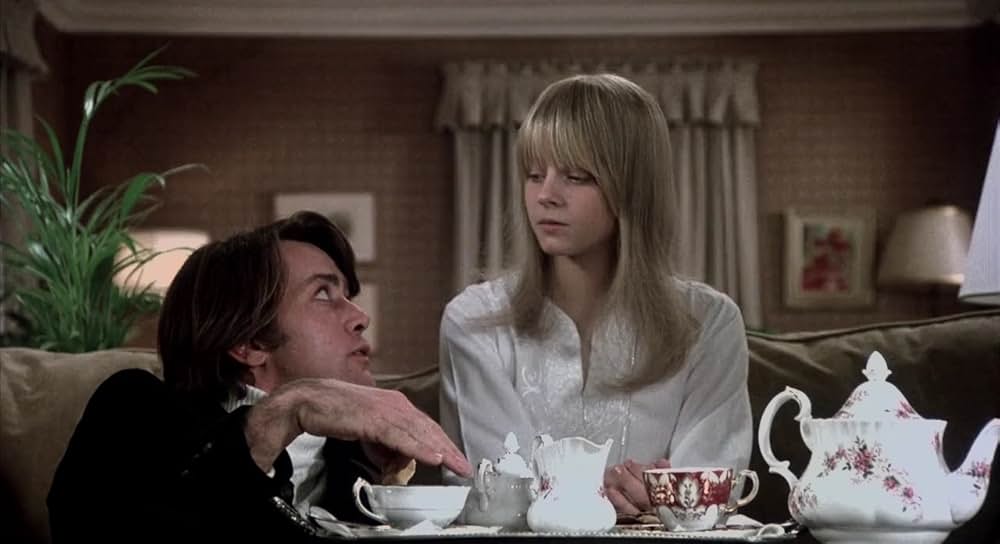 白い家の少女の画像