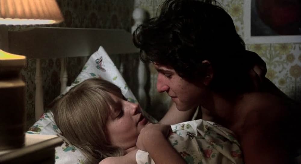 白い家の少女の画像