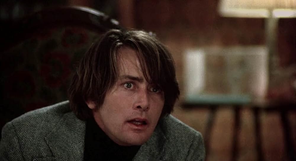 白い家の少女の画像