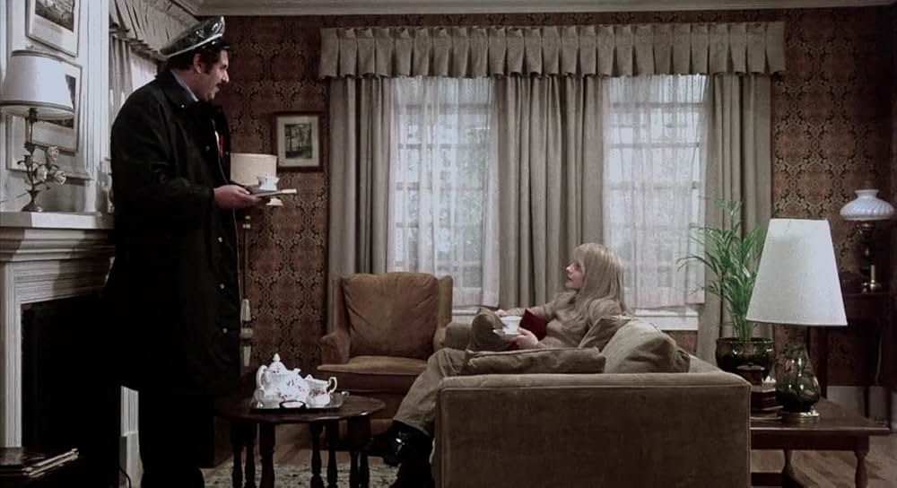 白い家の少女の画像