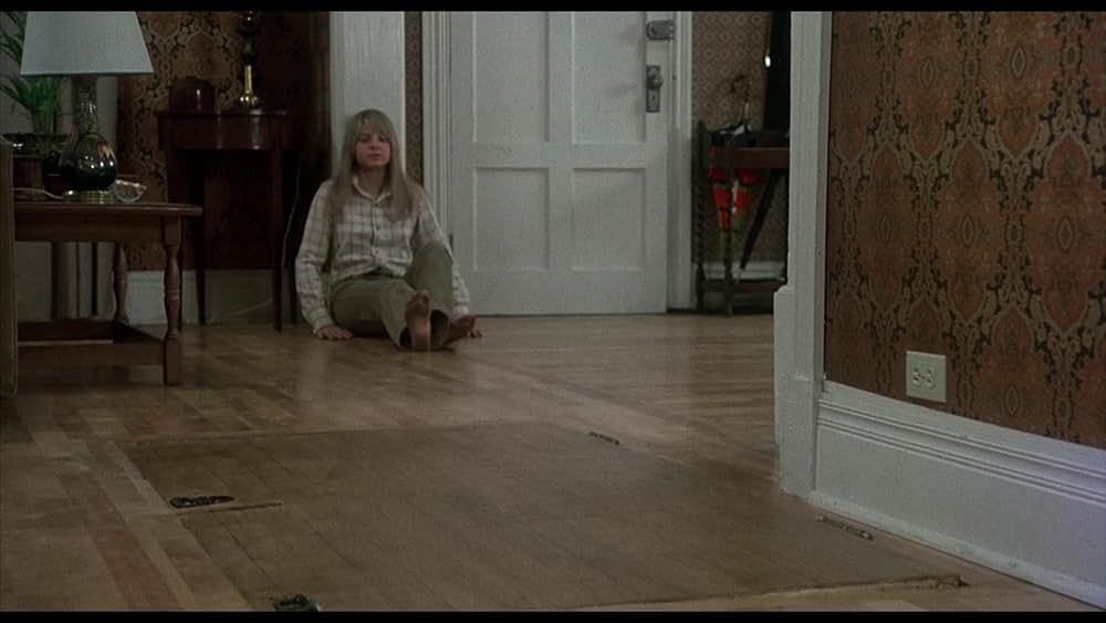 白い家の少女の画像