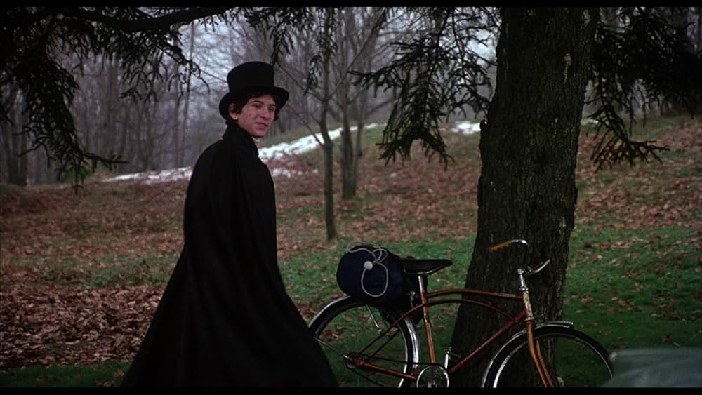 白い家の少女の画像