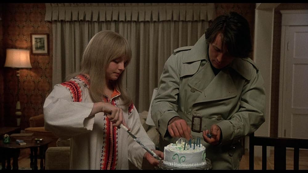 白い家の少女の画像