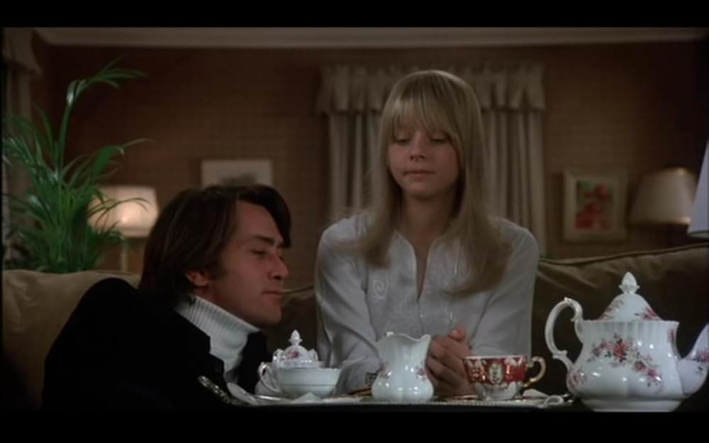 白い家の少女の画像