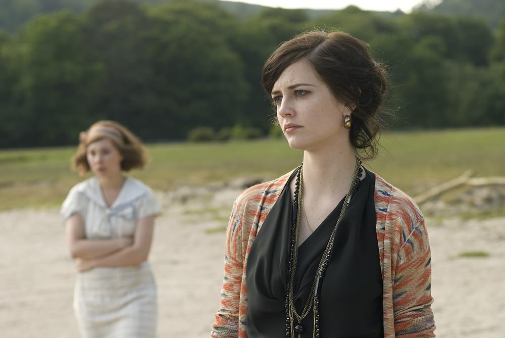 「汚れなき情事」ジュノー・テンプル & エバ・グリーンの画像