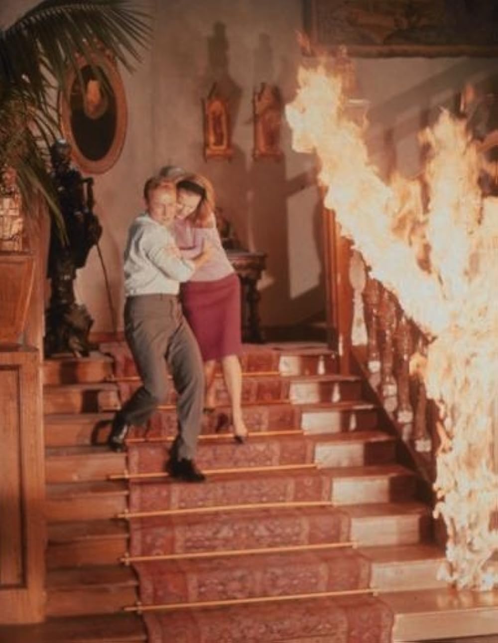 襲い狂う呪いの画像