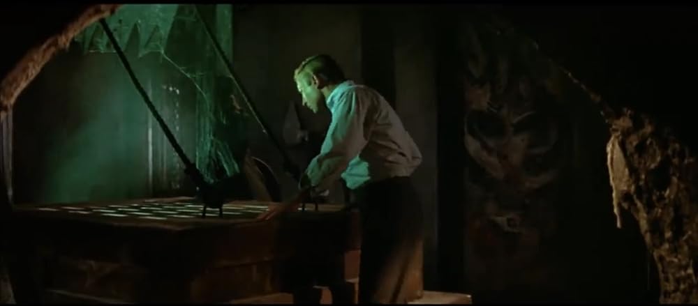 襲い狂う呪いの画像