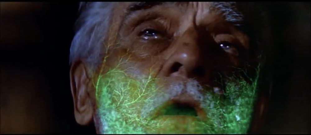 襲い狂う呪いの画像