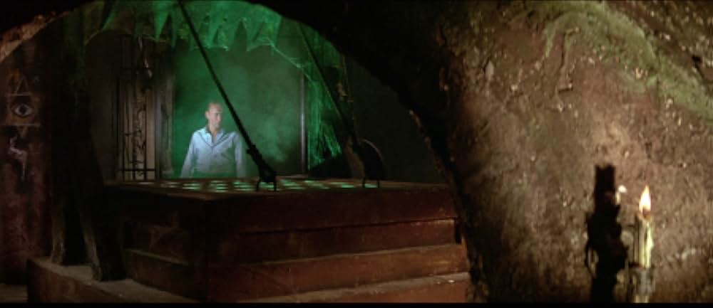 襲い狂う呪いの画像