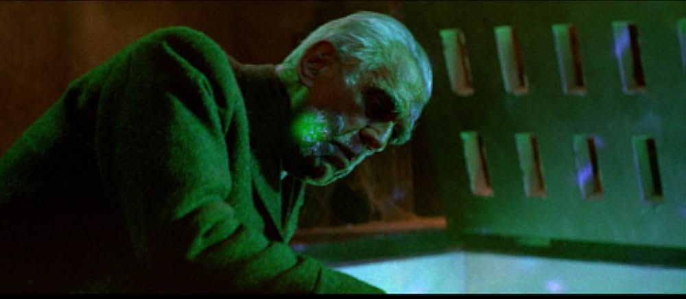 襲い狂う呪いの画像