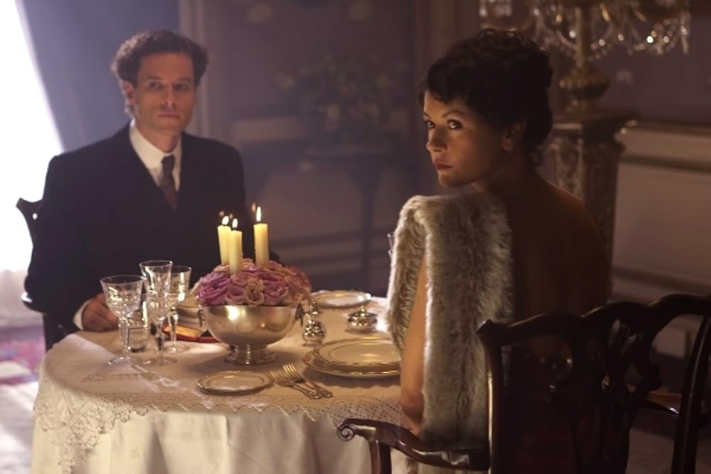 「奇術師フーディーニ 〜妖しき幻想〜」ガイ・ピアース & キャサリン・ゼタ＝ジョーンズの画像