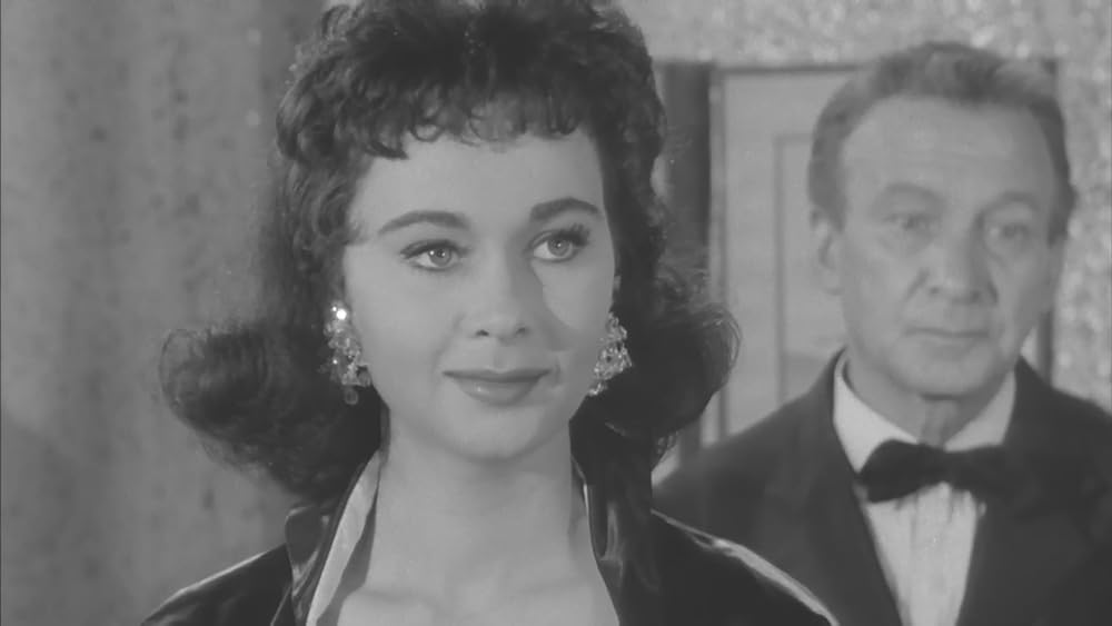 海獣の霊を呼ぶ女／怪物の女性の画像