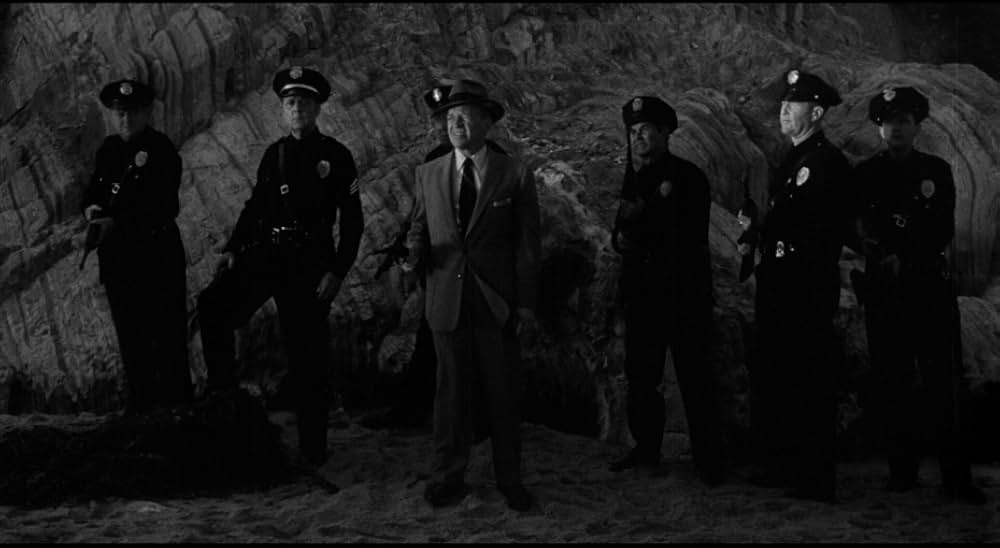 海獣の霊を呼ぶ女／怪物の女性の画像