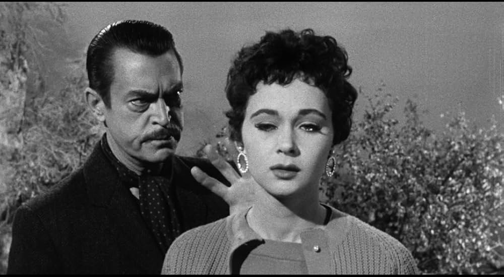 海獣の霊を呼ぶ女／怪物の女性の画像