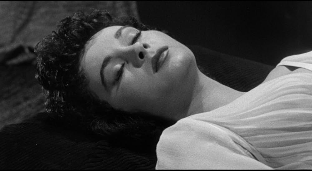 海獣の霊を呼ぶ女／怪物の女性の画像